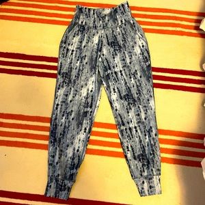NWOT Old Navy High Waisted Yoga Jogger - Size Small